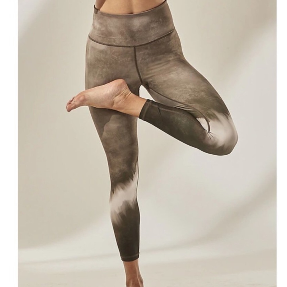 Athleta Elation Watercolor Stripe 7/8 Tight Size M